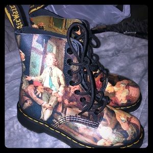 Dr Martens Renaissance shoes(Hogarth 1460 pascal)